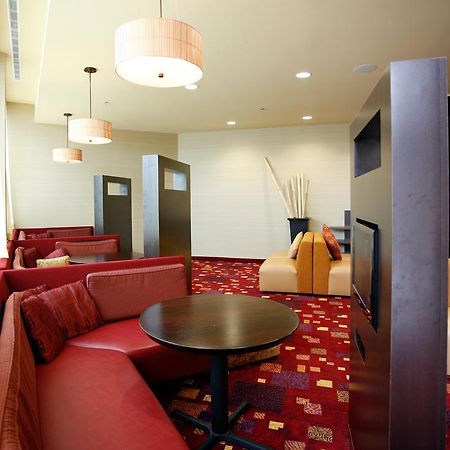 Holiday Inn Fitchburg-Waterpark 外观 照片