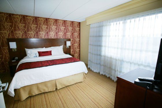 Holiday Inn Fitchburg-Waterpark 外观 照片