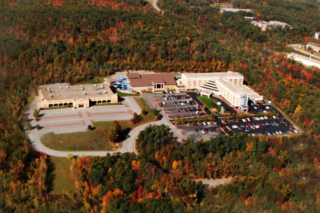 Holiday Inn Fitchburg-Waterpark 外观 照片