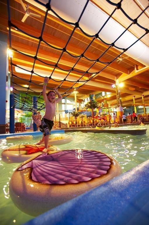 Holiday Inn Fitchburg-Waterpark 外观 照片