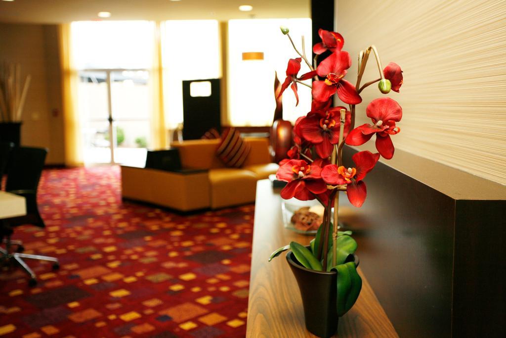 Holiday Inn Fitchburg-Waterpark 外观 照片